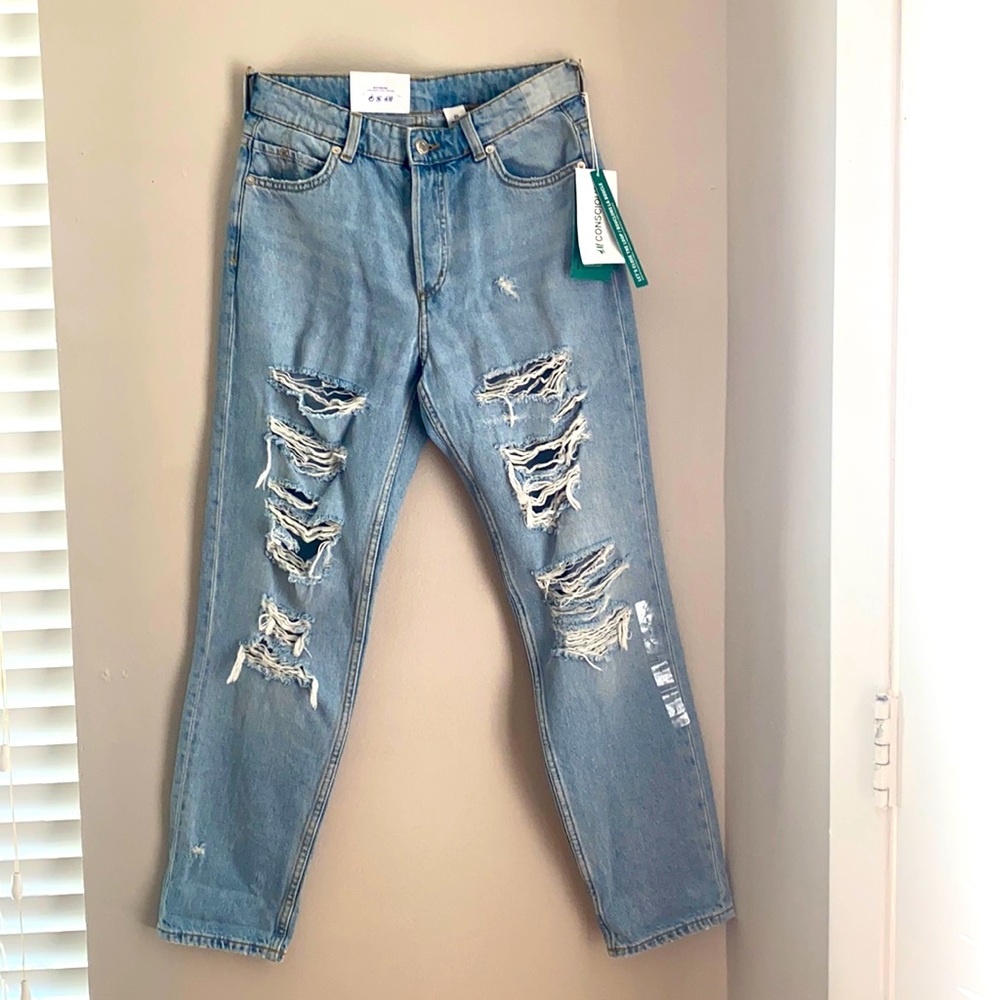 Boyfriend Jeans BRAND NEW Never Worn. Size 2 . Low Rise . Loose Fit.